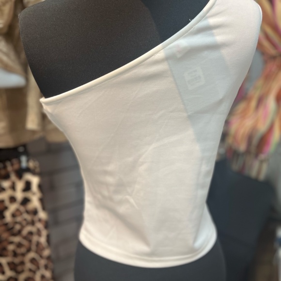 Nylon Apparel -  3 D Floral One Shoulder‎ Top, White, Sizes S - NWT - Picture 2 of 11